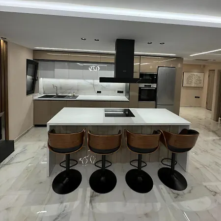 Callie Luxury Apartment