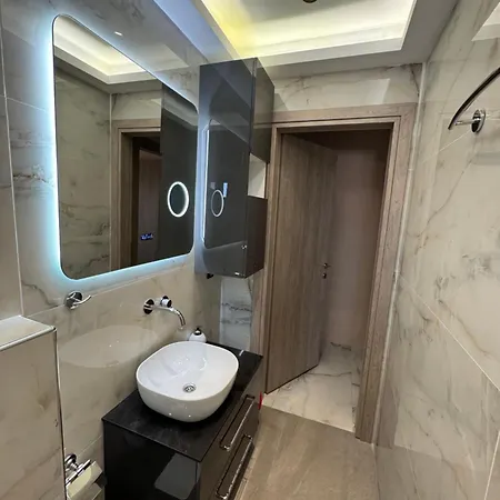 Callie Luxury Apartment
