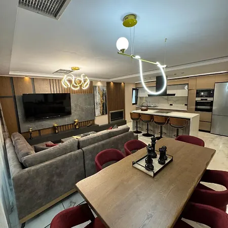 Callie Luxury Apartment